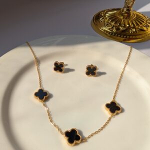 Clover Necklace Set